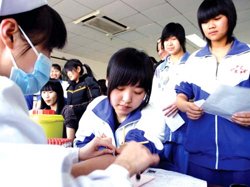 全区6314名高三学生参加高招体检 - 北京大兴