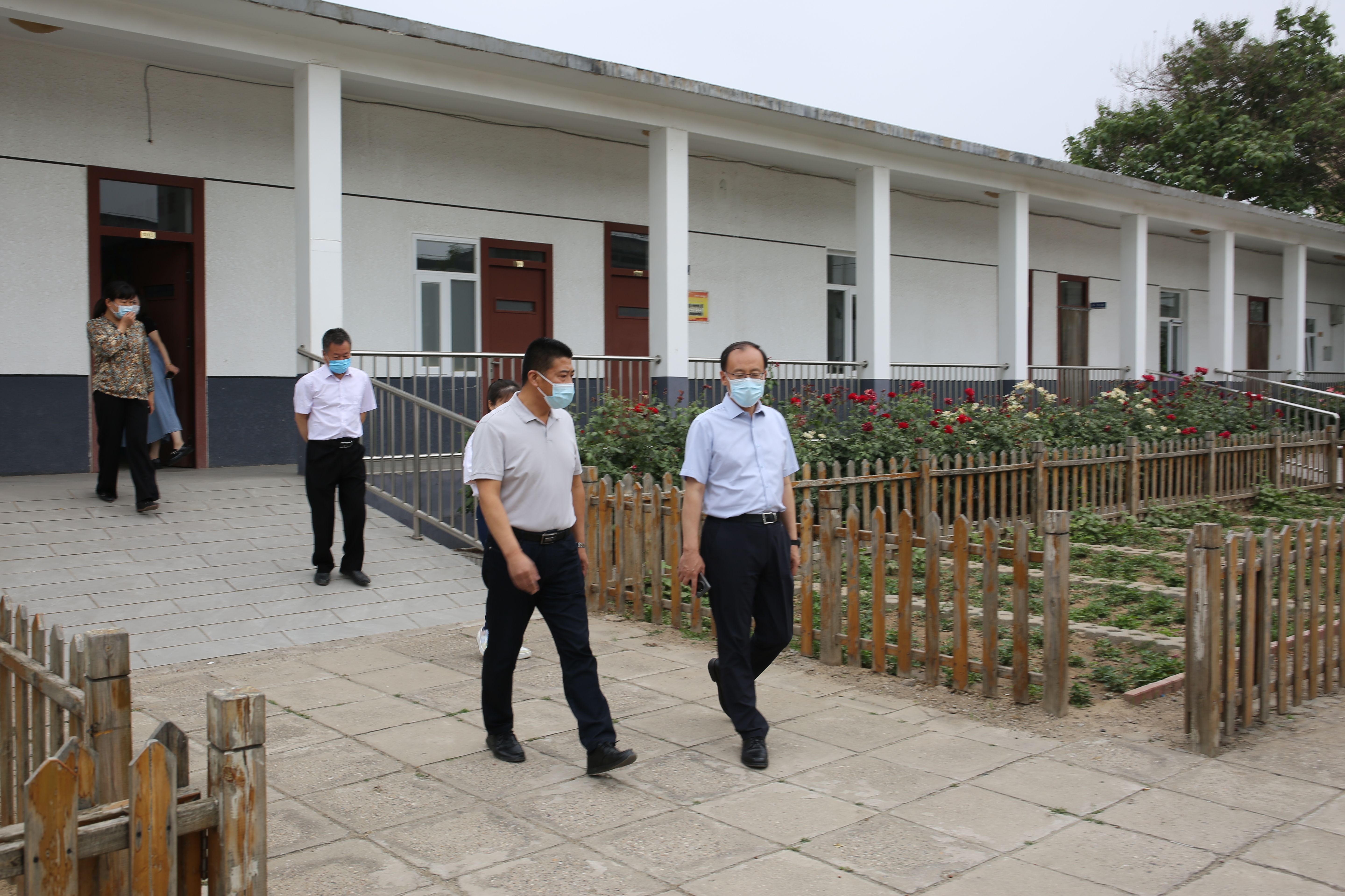 1.赵主任检查狼垡中学