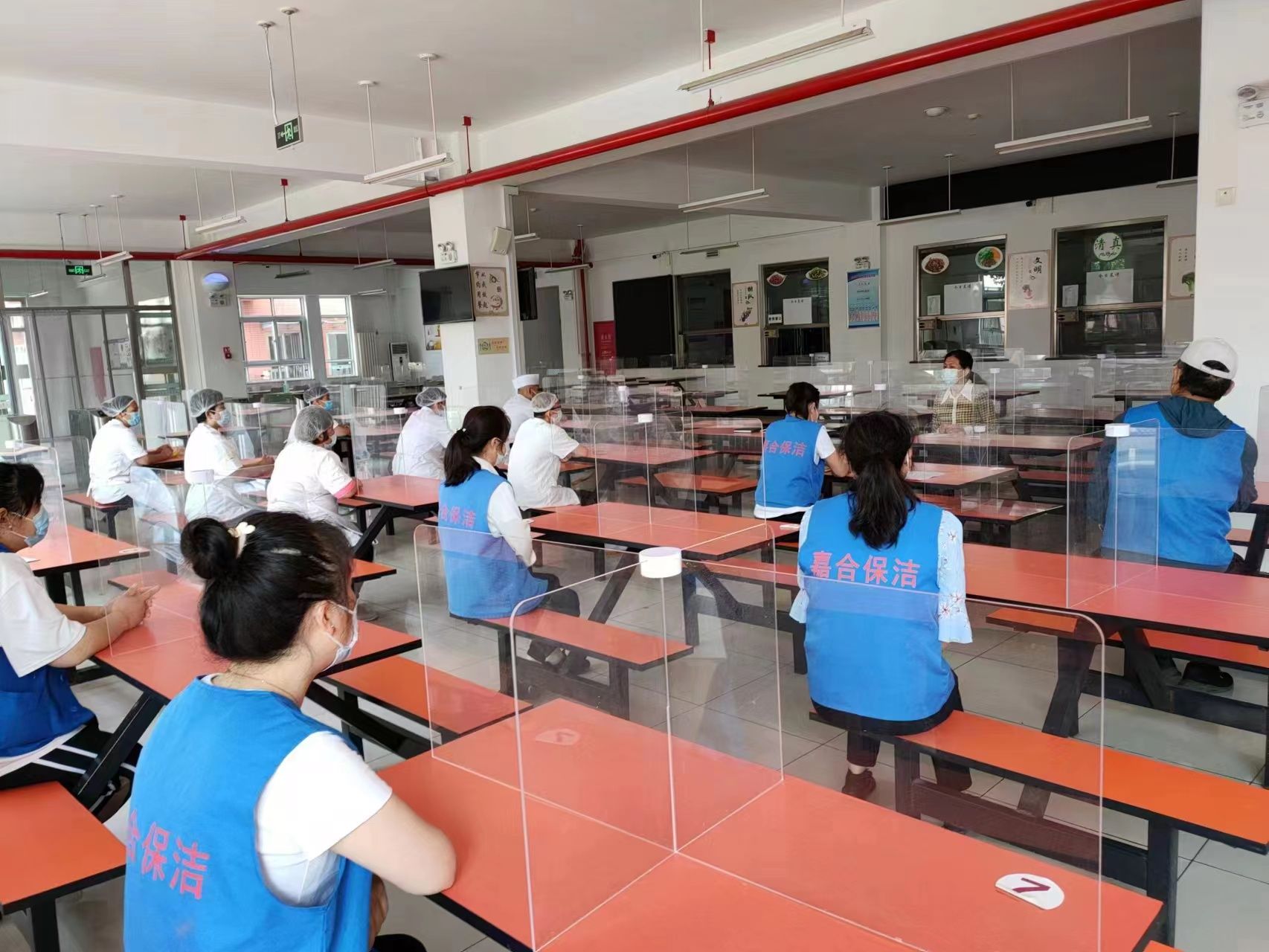 1.建大附中保洁食堂人员培训 1.建大附中保洁食堂人员培训